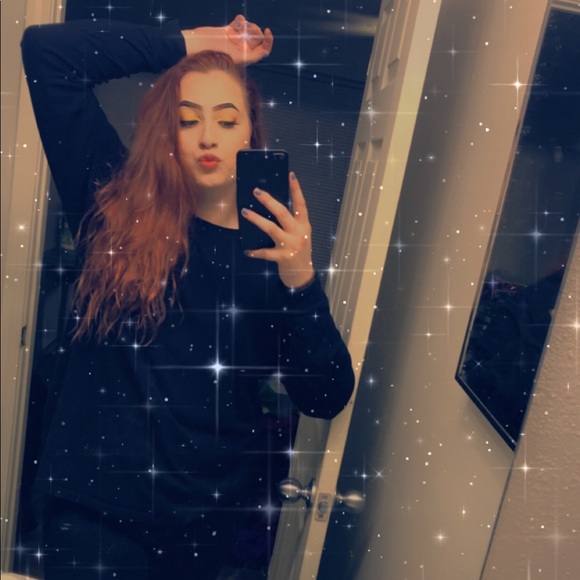 Profile Picture of Ava Polege (@ava_polege) on Poshmark