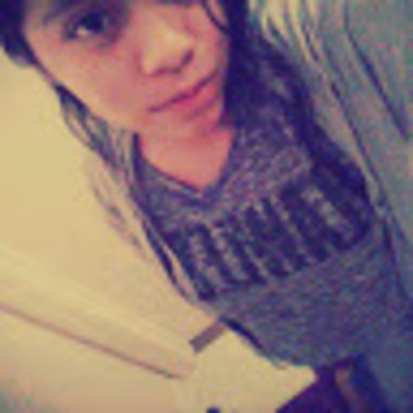 Profile Picture of Ruth Pascual (@ruthpscl) on Poshmark