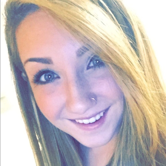 Profile Picture of Chloe Mckenna (@clobird) on Poshmark