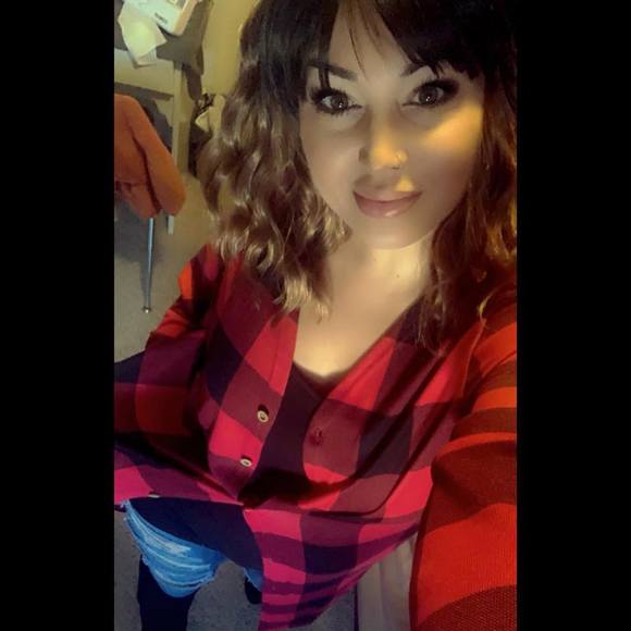 Profile Picture of Jenna Devore (@jrdevore) on Poshmark