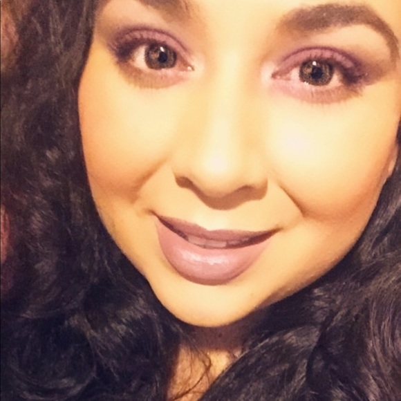 Profile Picture of Tamara Alvarez (@tammy032712) on Poshmark