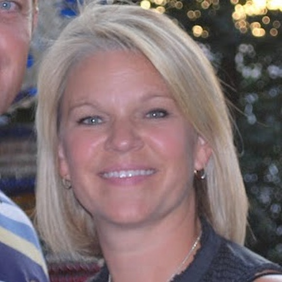 Profile Picture of Sara Grimshaw (@saragrimshaw) on Poshmark