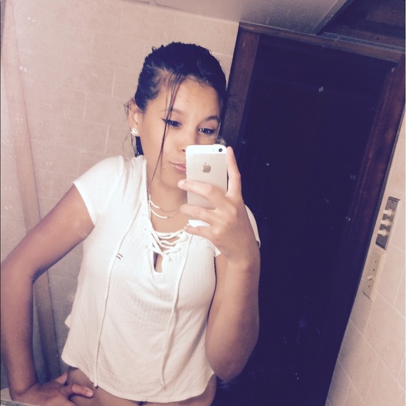 Profile Picture of Beatrice Maciel-jimenez (@b_mj18) on Poshmark