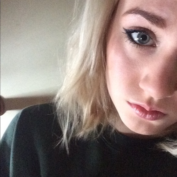 Profile Picture of Allie Fuller (@afuller79) on Poshmark