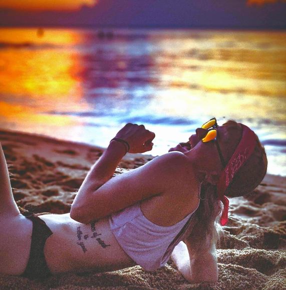 Profile Picture of Lily Tang (@rainbowgirl316) on Poshmark