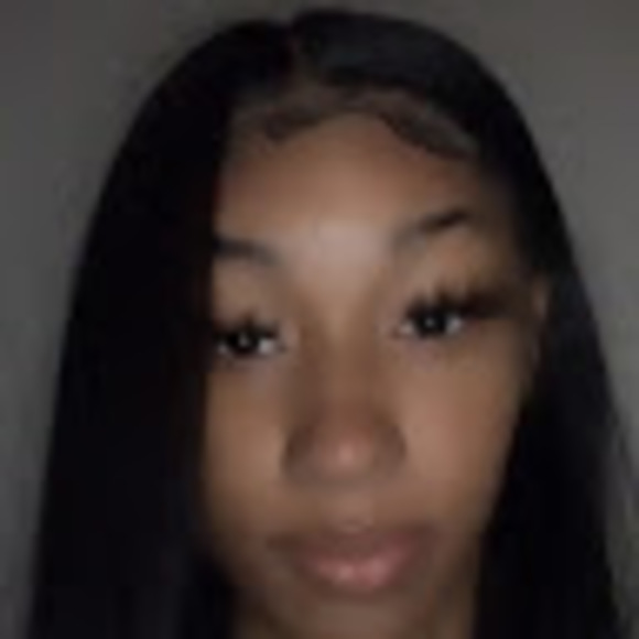 Profile Picture of Isis Roberts (@isisroberts188) on Poshmark