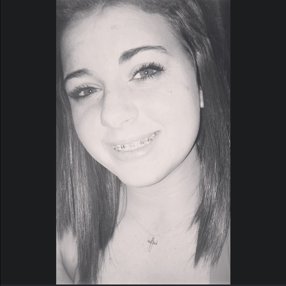 Bailey Farley - Poshmark Profile Picture of Bailey Farley (@bailey_farley21) on Poshmark