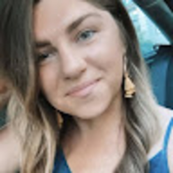 Profile Picture of Aubrey Blewett (@aubreyb1220) on Poshmark