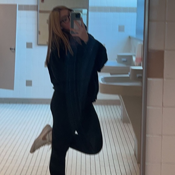 Profile Picture of Alex Hook (@alexhook05) on Poshmark