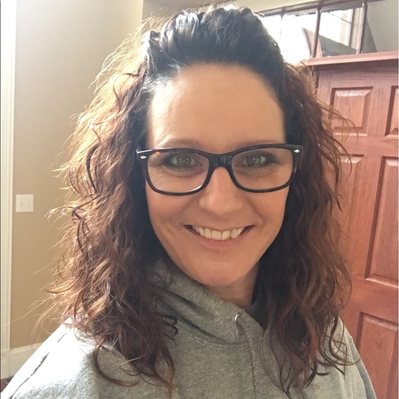 Profile Picture of Traci Streyle (@traci_wv) on Poshmark