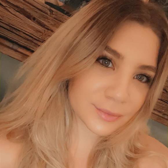 Profile Picture of Kathreen Morcos (@katmorcos) on Poshmark