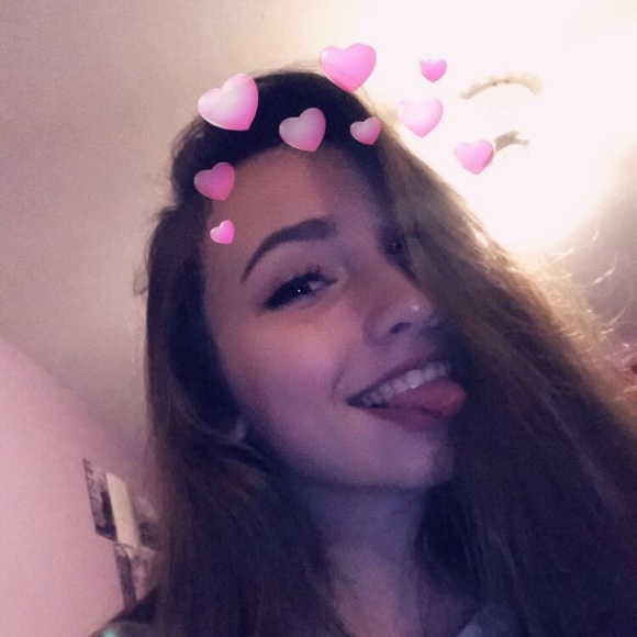 Profile Picture of Elinor Gorelick (@elinorgore) on Poshmark