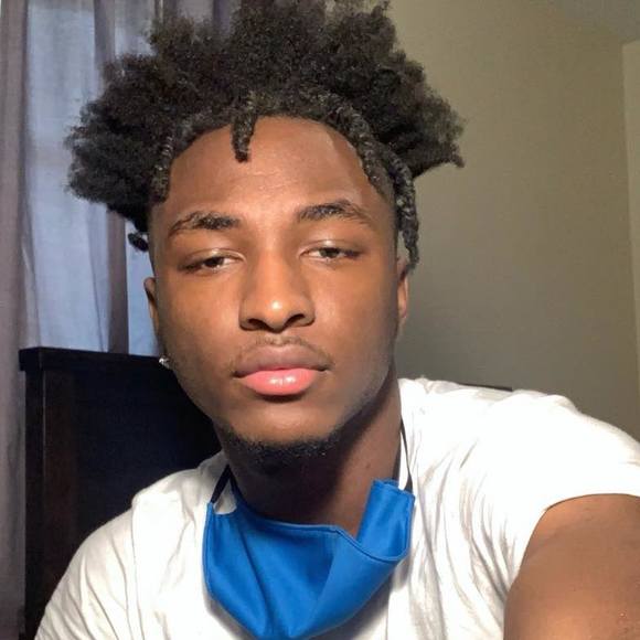 Profile Picture of Dorien Phillips (@dorienphillips) on Poshmark