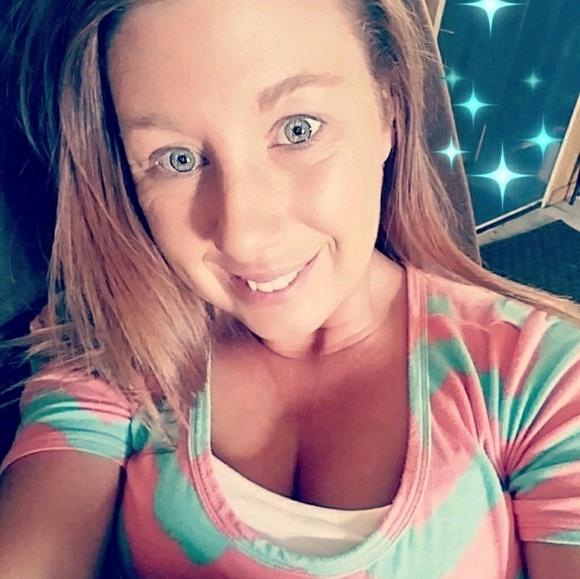 Heather Simunek - Poshmark Profile Picture of Heather Simunek (@simunek21) on Poshmark