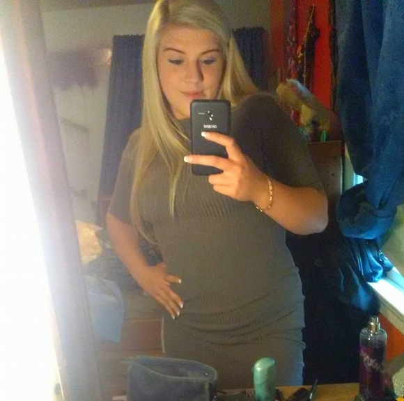 Profile Picture of Elizabeth Sherman (@lixx) on Poshmark
