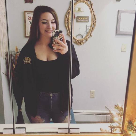 Jade Mcdavitt - Poshmark Profile Picture of Jade Mcdavitt (@jademcdavitt) on Poshmark