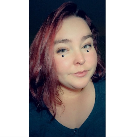 Profile Picture of Cassie Ellis (@sassycat310) on Poshmark