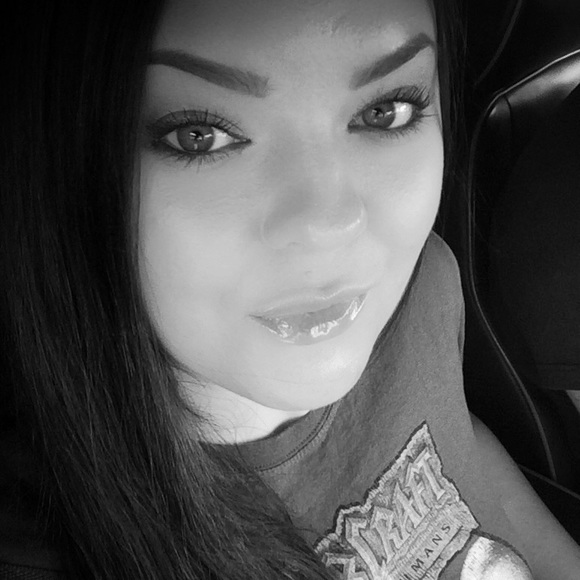 Profile Picture of Natasha Manning (@kikaider) on Poshmark