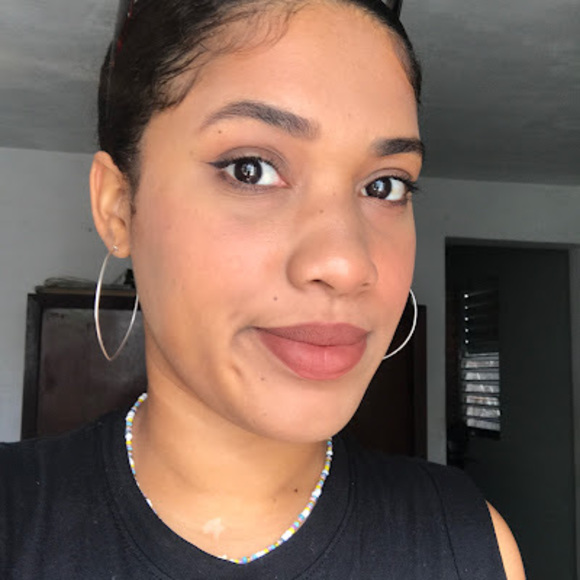 Profile Picture of Daniela Hidalgo (@danielahidal184) on Poshmark