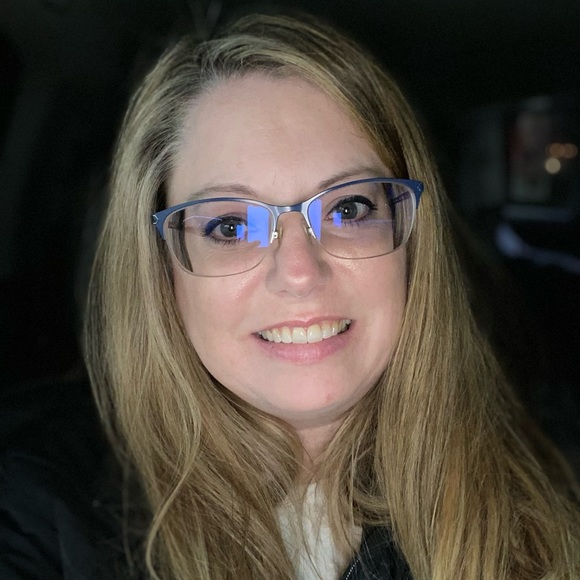 Profile Picture of Tanya Schaffer (@tanya6381) on Poshmark