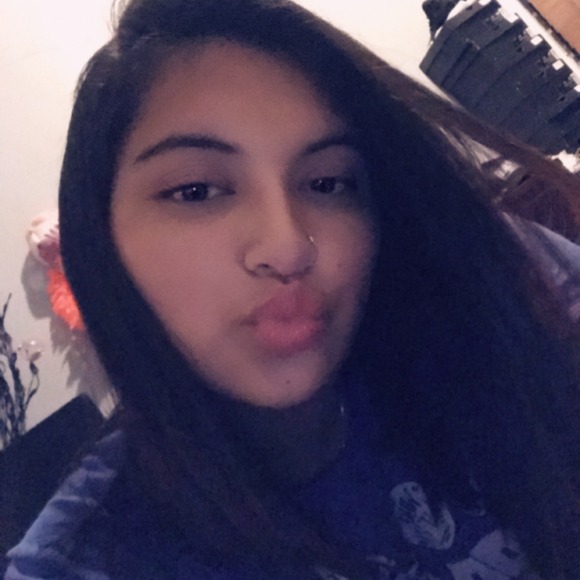 Maylasia G - Poshmark Profile Picture of Maylasia G (@maylasiaa) on Poshmark