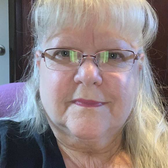 Profile Picture of Sharon Hickman (@sharonkh55) on Poshmark