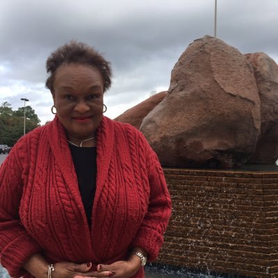 Profile Picture of Myrna Crawford (@LlarenaShonerd) on Twitter