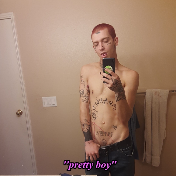 Profile Picture of Laik Fiume (@diamxnddick) on Poshmark