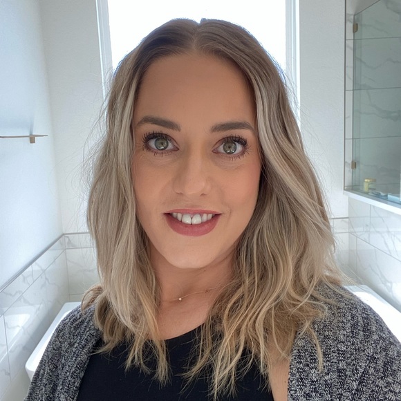 Profile Picture of Lauren Walraven (@ld1209) on Poshmark