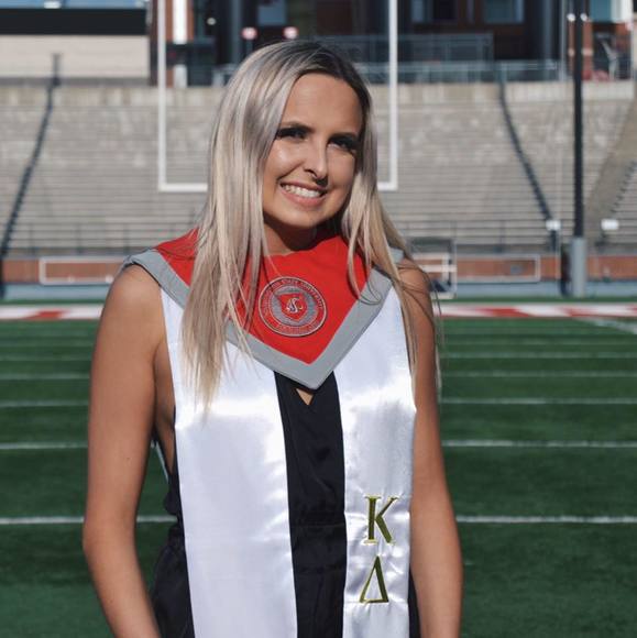 Profile Picture of Kayleigh Andrakowicz (@kandrakowicz) on Poshmark