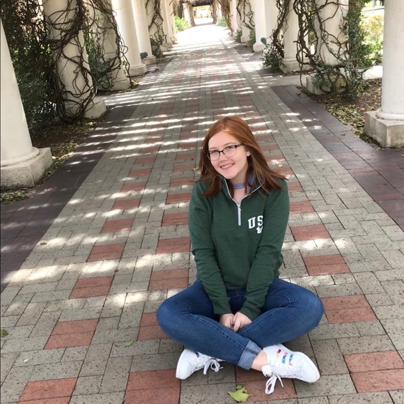 Profile Picture of Samantha Hogue (@samantha_red123) on Poshmark