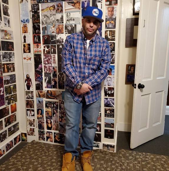 Profile Picture of Jonathan Toro (@jonathanjt1978) on Poshmark