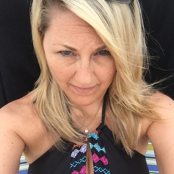 Profile Picture of Leanne Rodriguez (@lrondriguez) on Poshmark