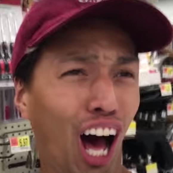 Profile Picture of Julie Itwaru (@julieitwaru) on Poshmark