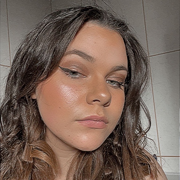 Profile Picture of Sarah Dobbyn (@sarahdobbyn) on Poshmark