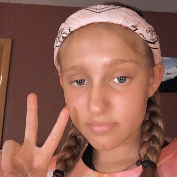 Profile Picture of Abby Geldert (@lovelyabbyy) on Poshmark