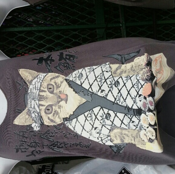 Profile Picture of Lisa Armstrong (@luvkatz2004) on Poshmark