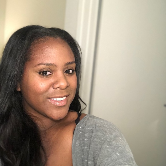 Profile Picture of Shannon Myricks (@shannonlm1) on Poshmark