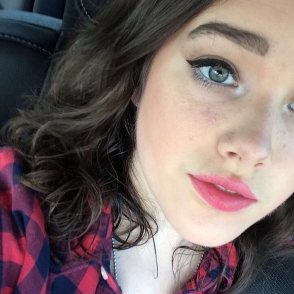 Profile Picture of Lainey Gilmer (@laineygilmer) on Poshmark