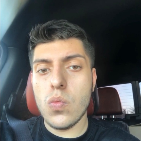 Profile Picture of Michael Garay (@michaelgaray80) on Poshmark