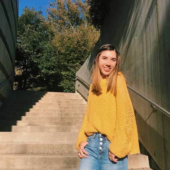 Profile Picture of Leah Rath (@leah04r) on Poshmark