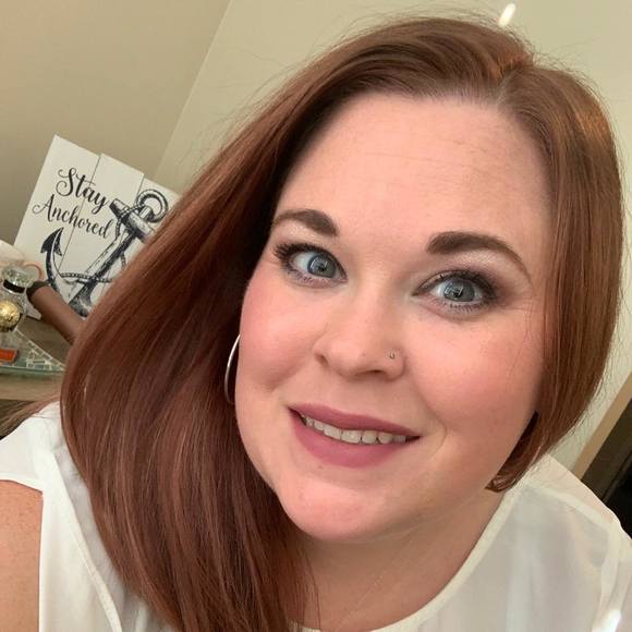 Profile Picture of Danielle Cavalear (@dannye) on Poshmark