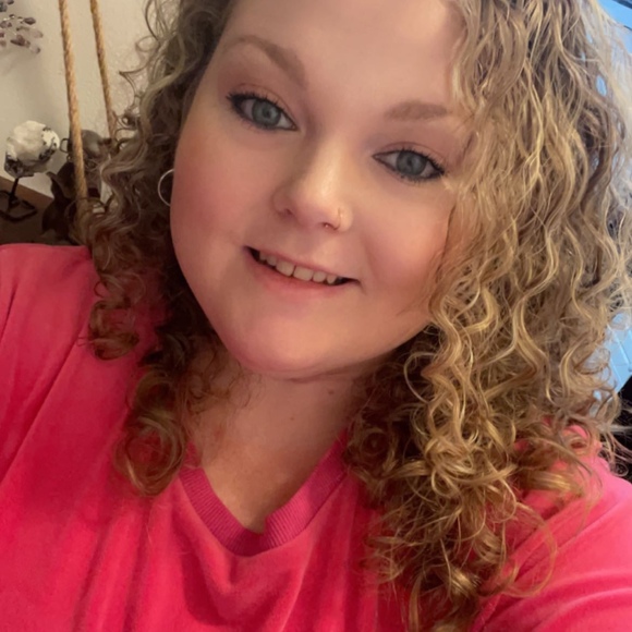 Profile Picture of Melyssa Kollett (@mrsfarquhar2022) on Poshmark