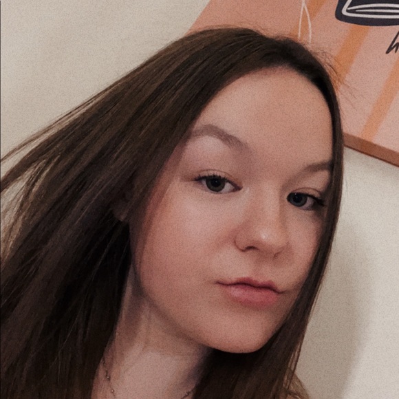 Profile Picture of Cassidi Doucette (@cassididoucette) on Poshmark