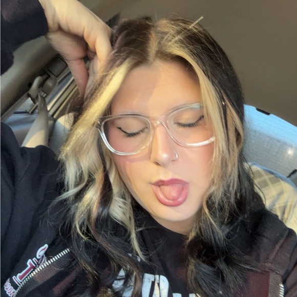 Profile Picture of Rylee Grabans (@rylee_grabans) on Poshmark
