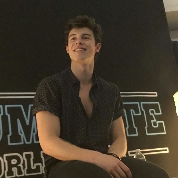 Profile Picture of Simone Woods (@simonewoods1) on Poshmark