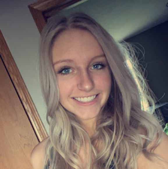 Profile Picture of Hannah Schlauch (@hannahschlauch) on Poshmark