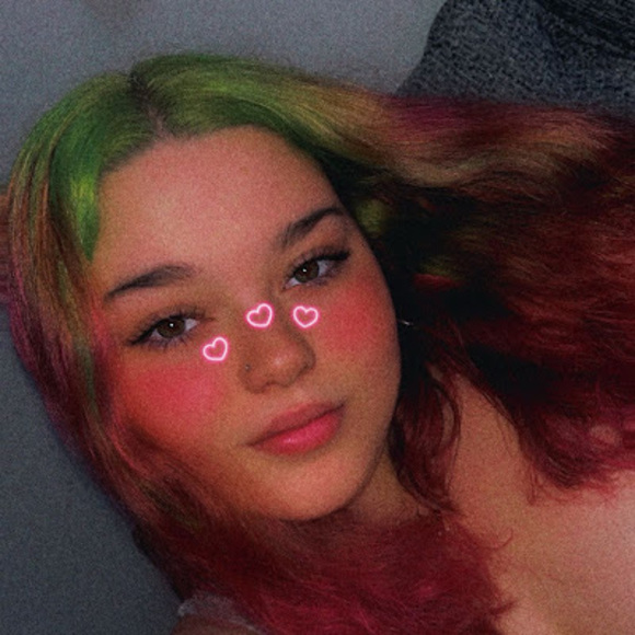 Profile Picture of Katelyn Farley (@katelynfarley25) on Poshmark