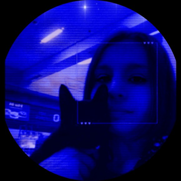 Profile Picture of Malina Mclochlin (@m_mclochlin) on Poshmark