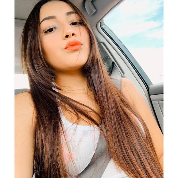 Profile Picture of Aileen Aceituno (@aileen_aceituno) on Poshmark